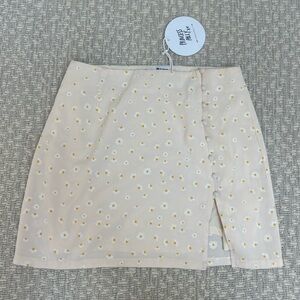 NWT - Princess Polly Floral Daisy Mini Skirt With Buttons